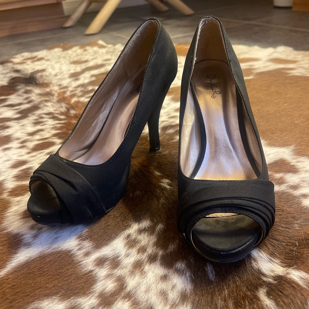 Qupid Black Peep-Toe Heels